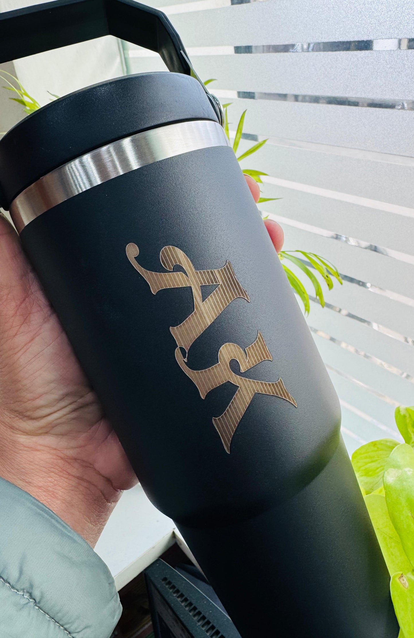 Premium Double Wall Insulated Stainless Steel Jumbo Tumbler – 900ml Coffee &amp; Shake Mug with Flip Lid and Handle