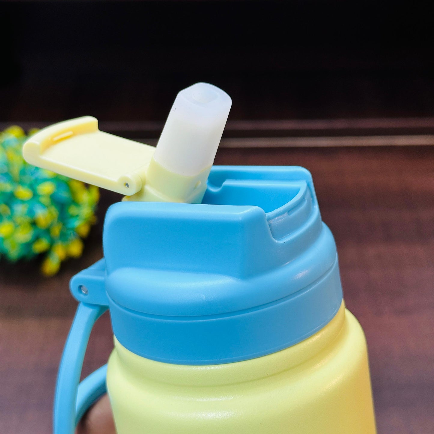 1 Litre Stainless Steel Insulated Sipper Bottle with Handle – Hot and Cold Water Flask for Daily Use