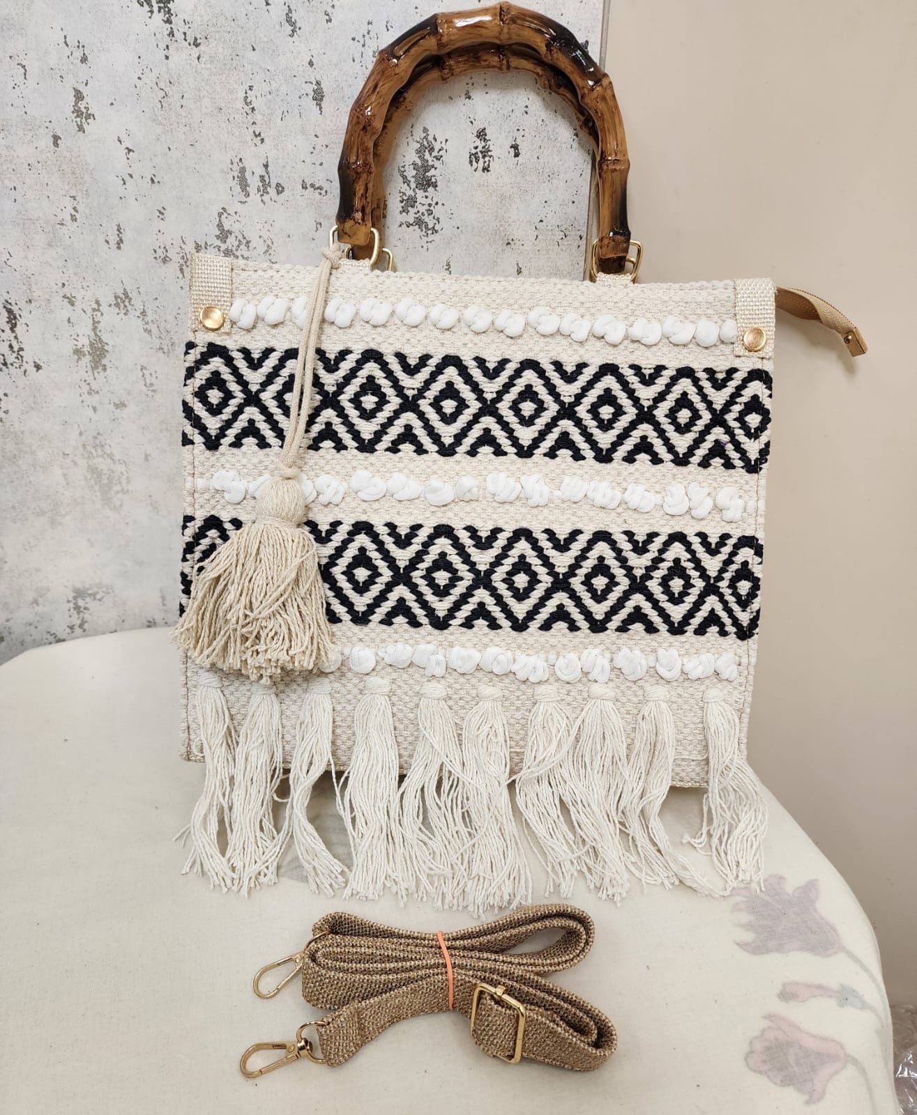 Macramé Wood Handle Tote Bag – Boho-Inspired Handcrafted Style with Single Partition