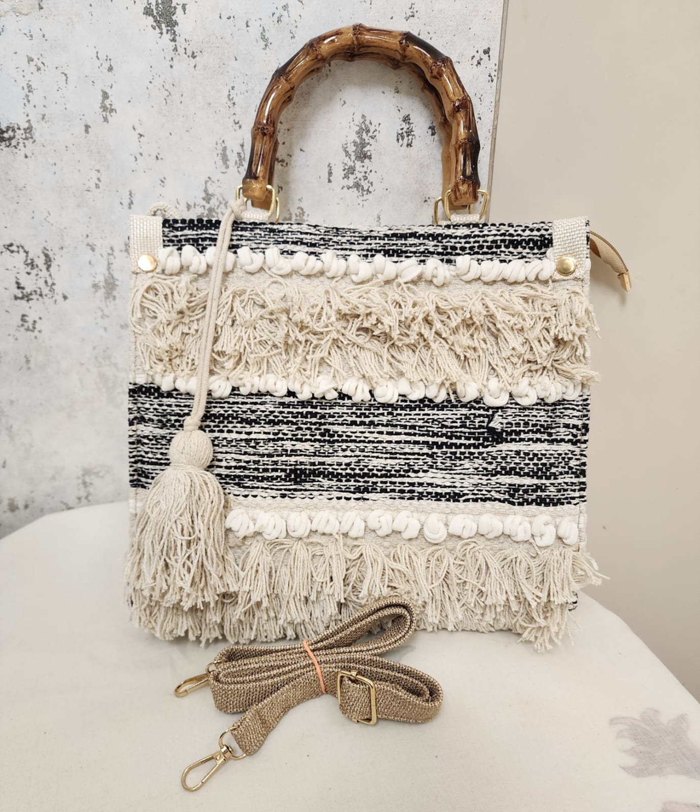 Macramé Wood Handle Tote Bag – Boho-Inspired Handcrafted Style with Single Partition