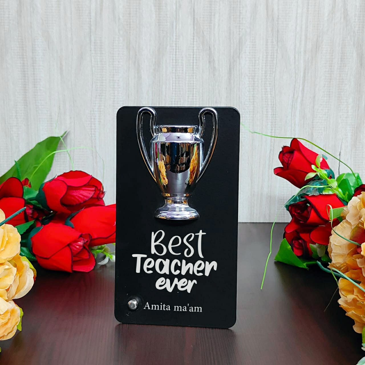 Teacher’s Day Metal Trophy – Customizable Gift