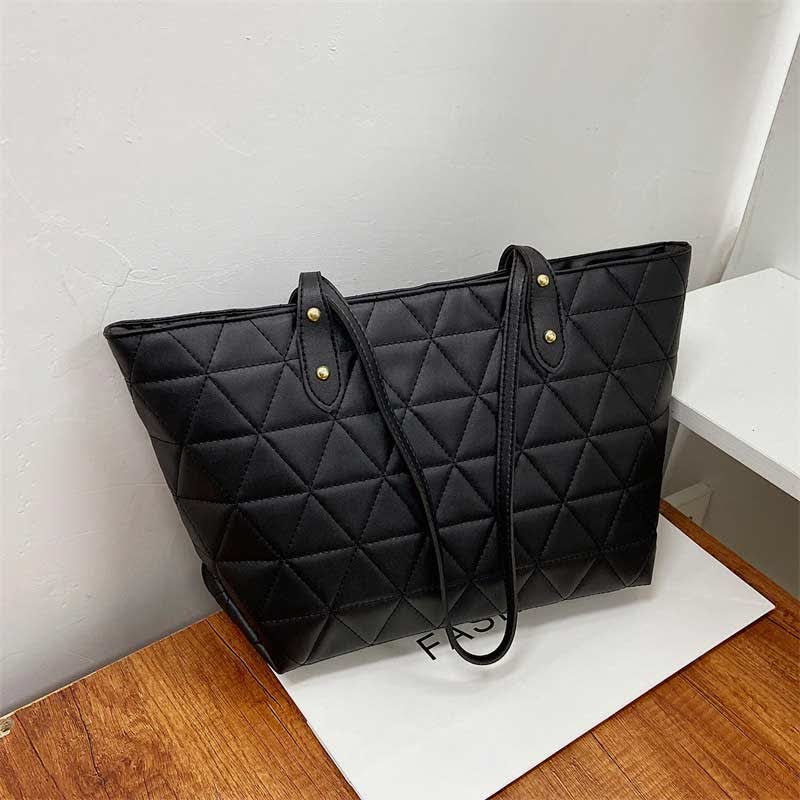Quilted Tote Handbag for Women – Spacious and Stylish