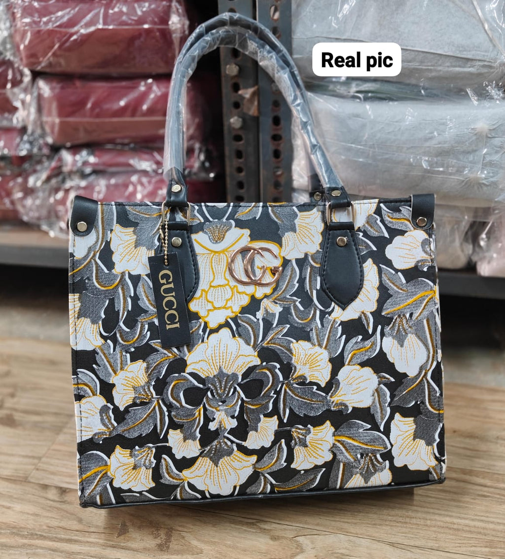 Gucci Shoulder Bag – Iconic Style with Everyday Function