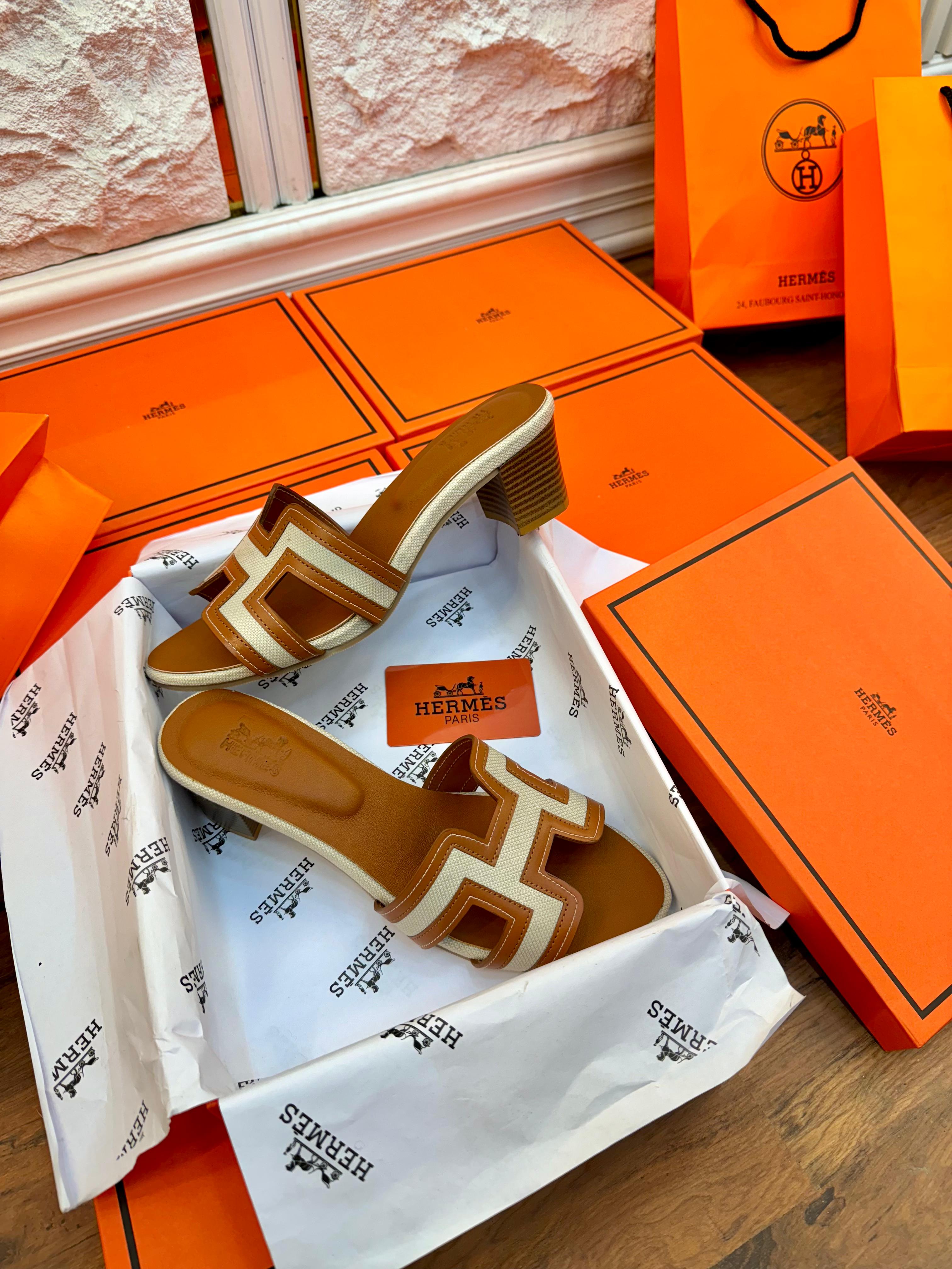 Brown HERMES Heel sandals with a logo in an open orange Hermès box.