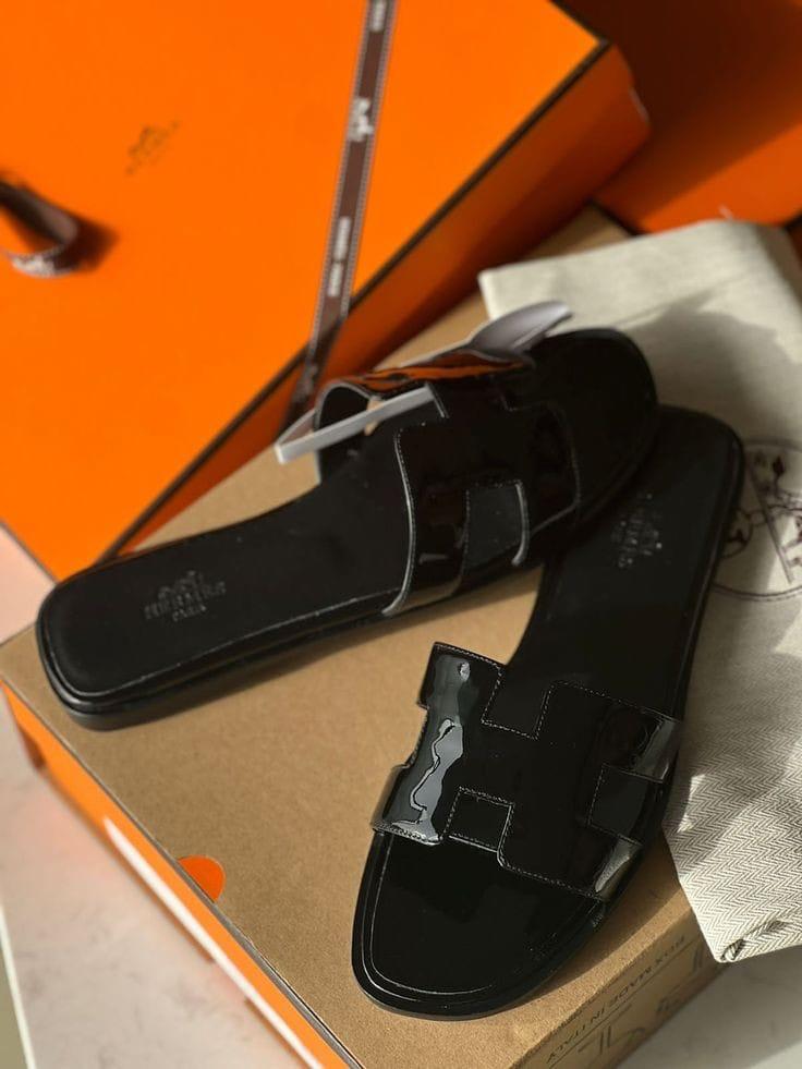 Black White HERMES Oran Velvet women heels sandals with a logo on a box with an orange background