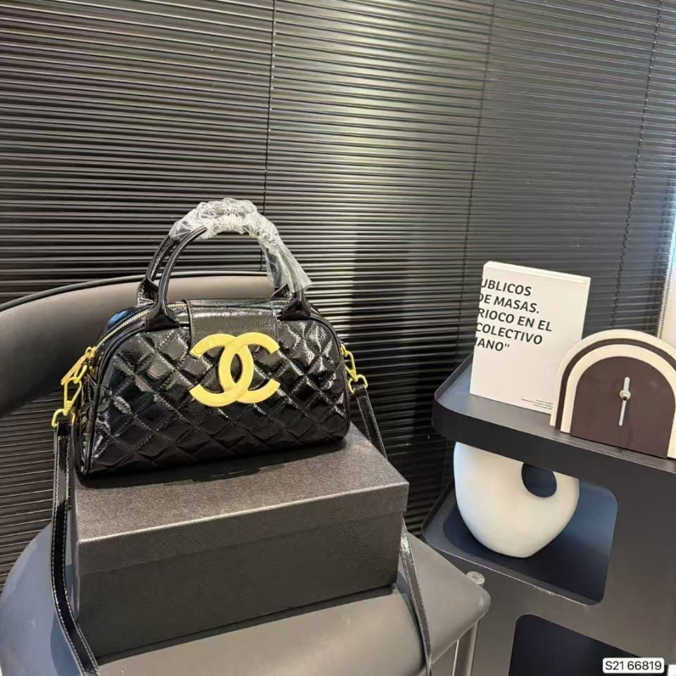 Chanel Women’s Large Capacity Fashion Handbag – Premium Quality Shoulder Bag with Inside Zip Pocket