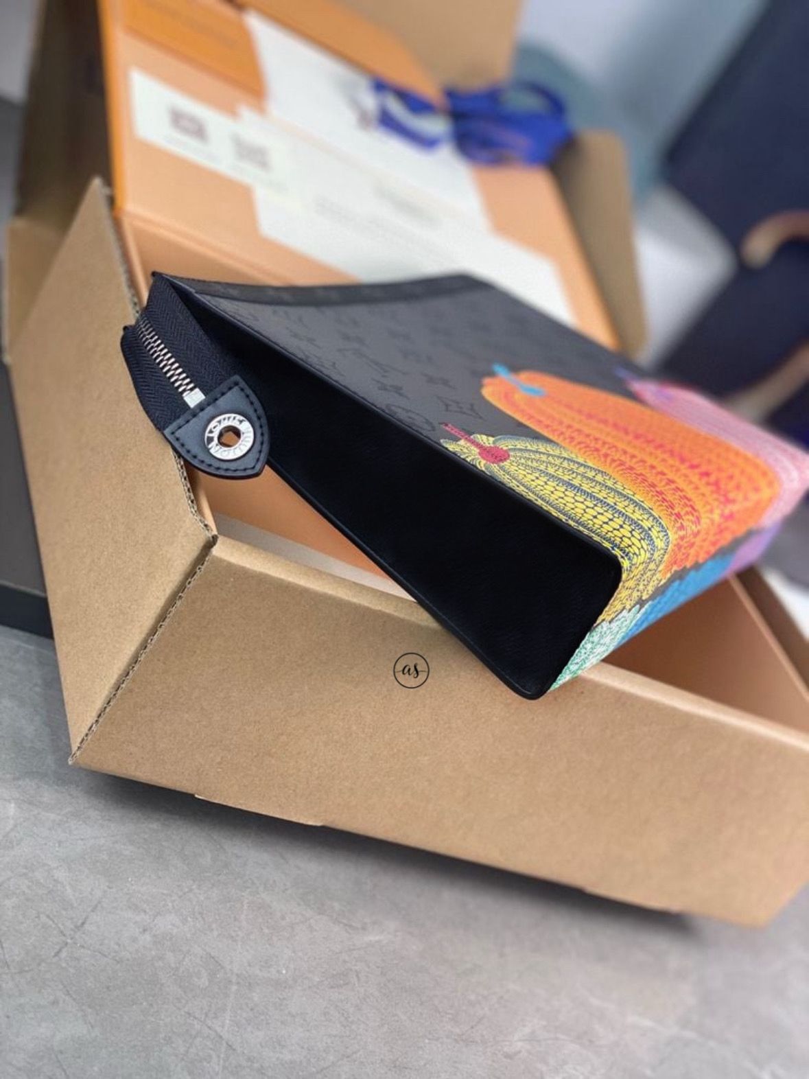 Louis Vuitton Unisex Reverse Pochette